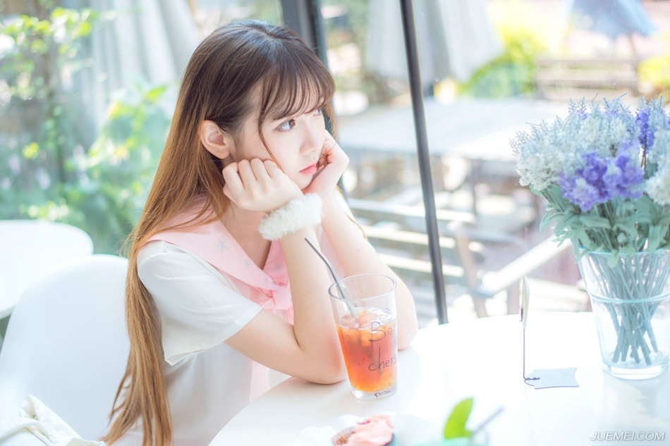 在梦想中期望生活;在追求中感受生活;在成长中理解生活;在平淡中品位生活。